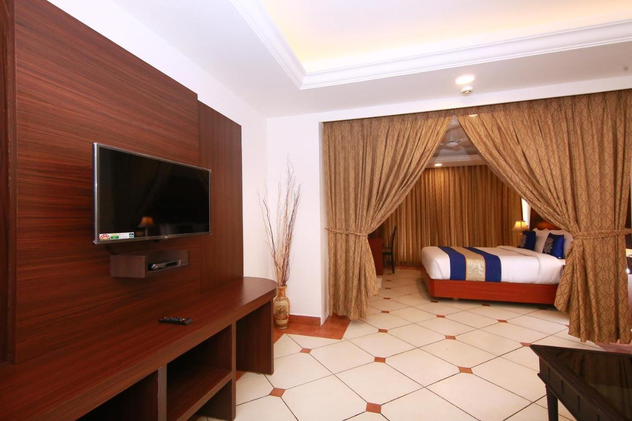 Emarald Hotel Cochin Kochi Ngoại thất bức ảnh