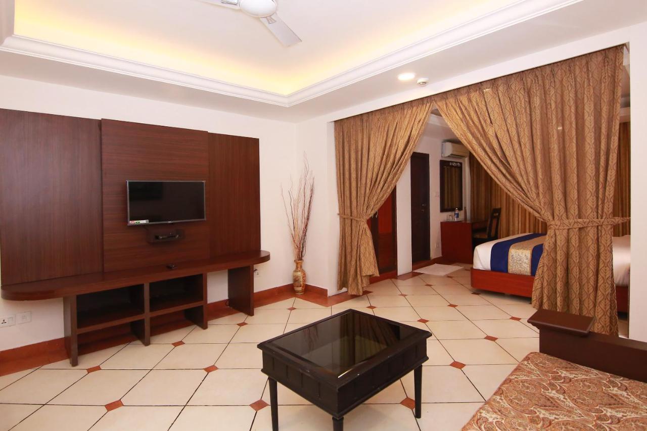 Emarald Hotel Cochin Kochi Ngoại thất bức ảnh