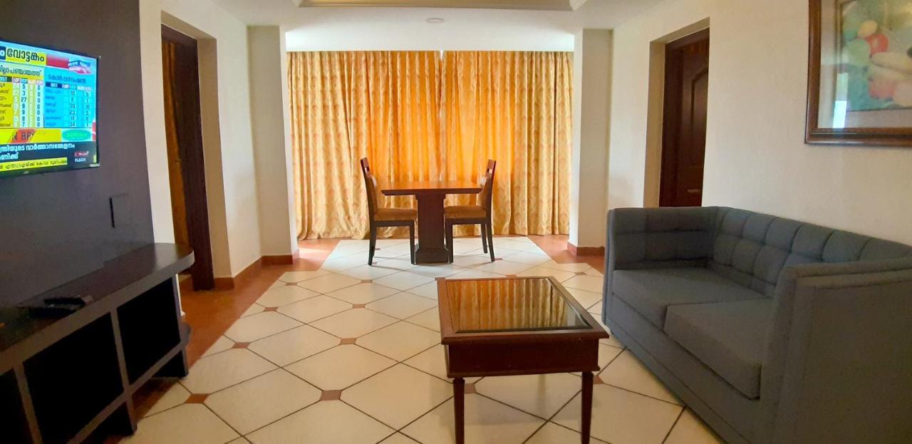 Emarald Hotel Cochin Kochi Ngoại thất bức ảnh
