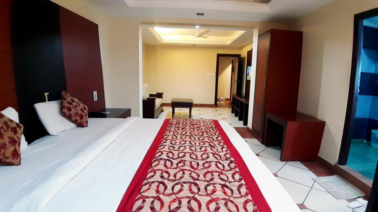 Emarald Hotel Cochin Kochi Ngoại thất bức ảnh