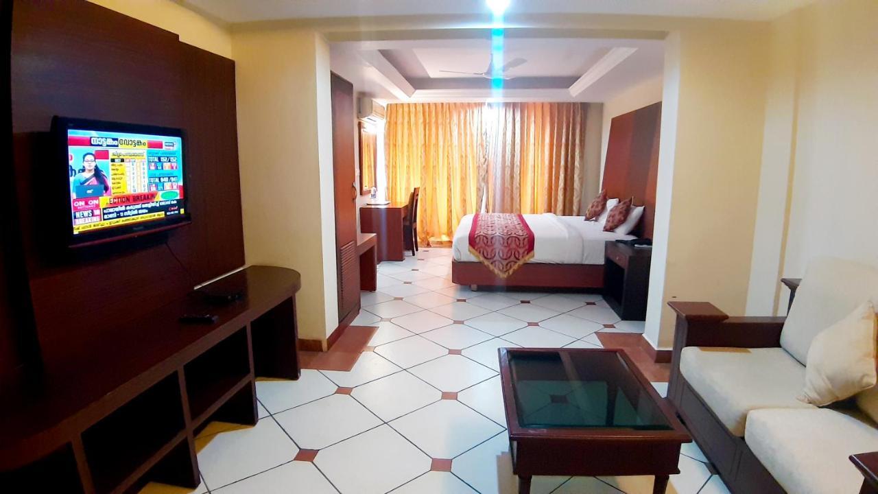 Emarald Hotel Cochin Kochi Ngoại thất bức ảnh