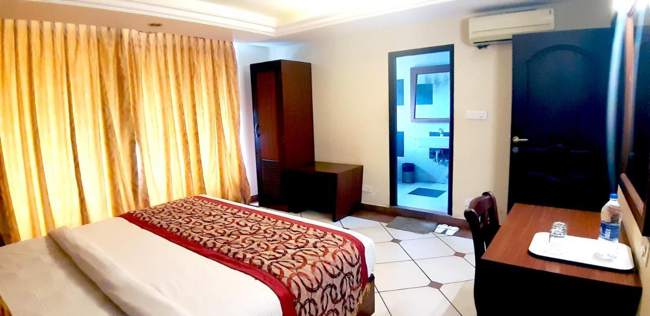 Emarald Hotel Cochin Kochi Ngoại thất bức ảnh