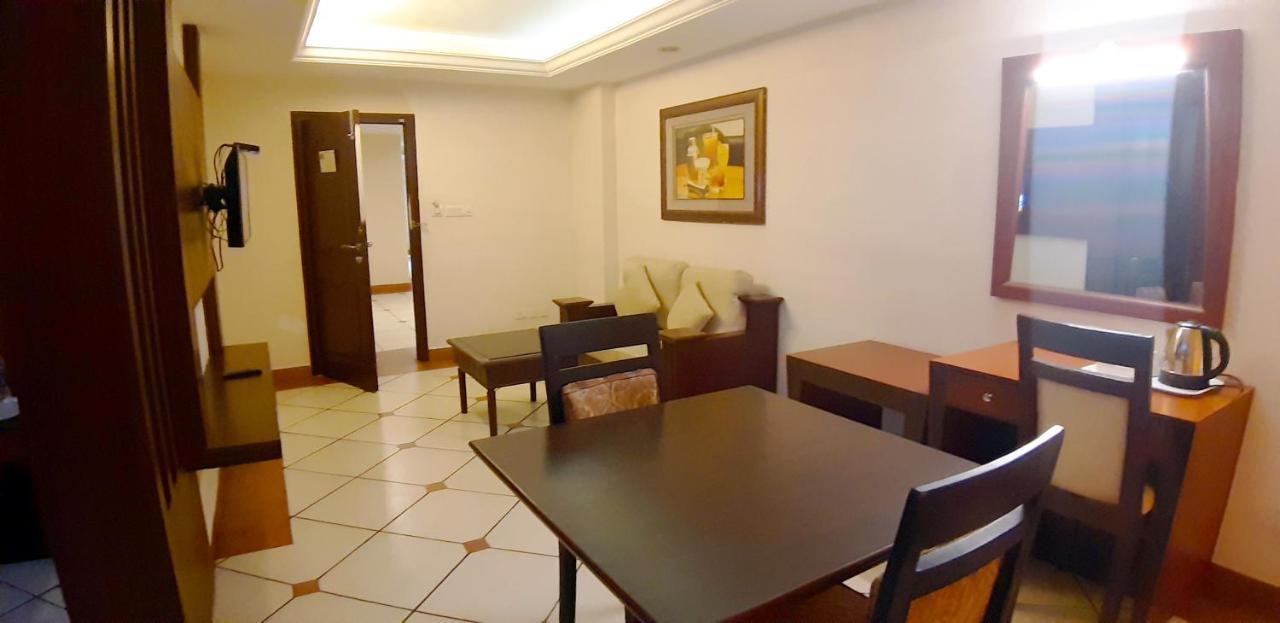 Emarald Hotel Cochin Kochi Ngoại thất bức ảnh
