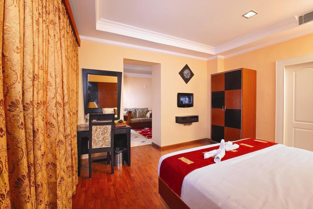 Emarald Hotel Cochin Kochi Ngoại thất bức ảnh