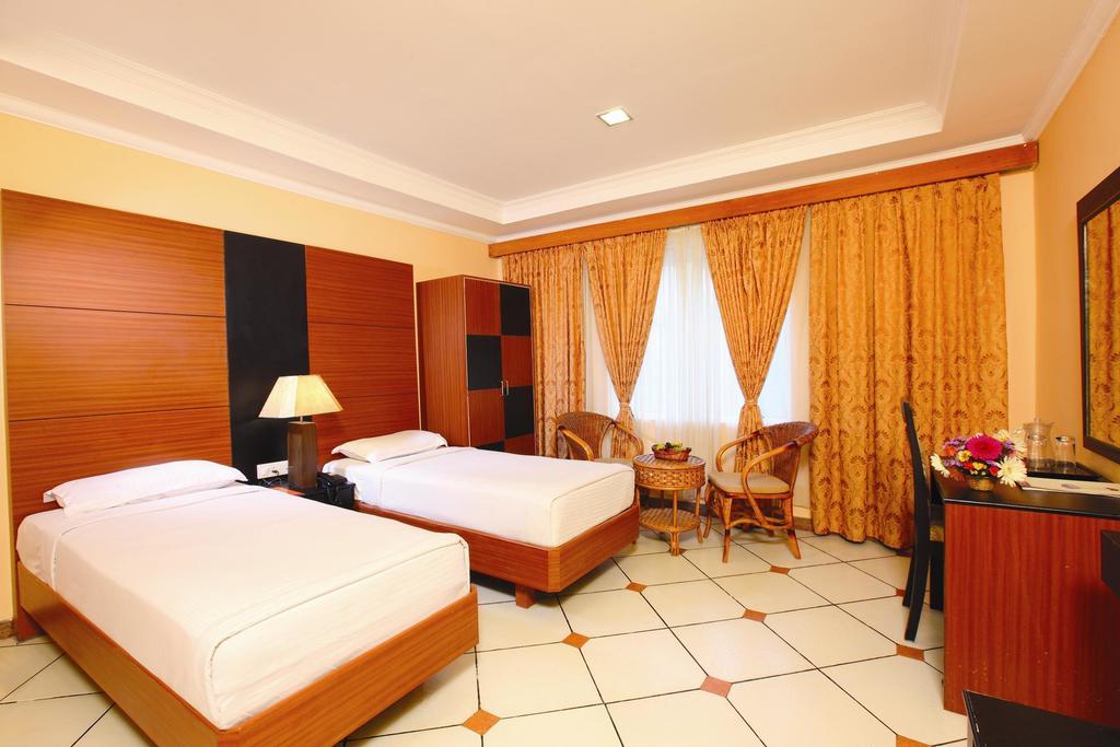 Emarald Hotel Cochin Kochi Ngoại thất bức ảnh