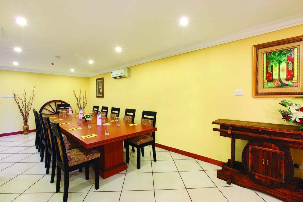 Emarald Hotel Cochin Kochi Ngoại thất bức ảnh