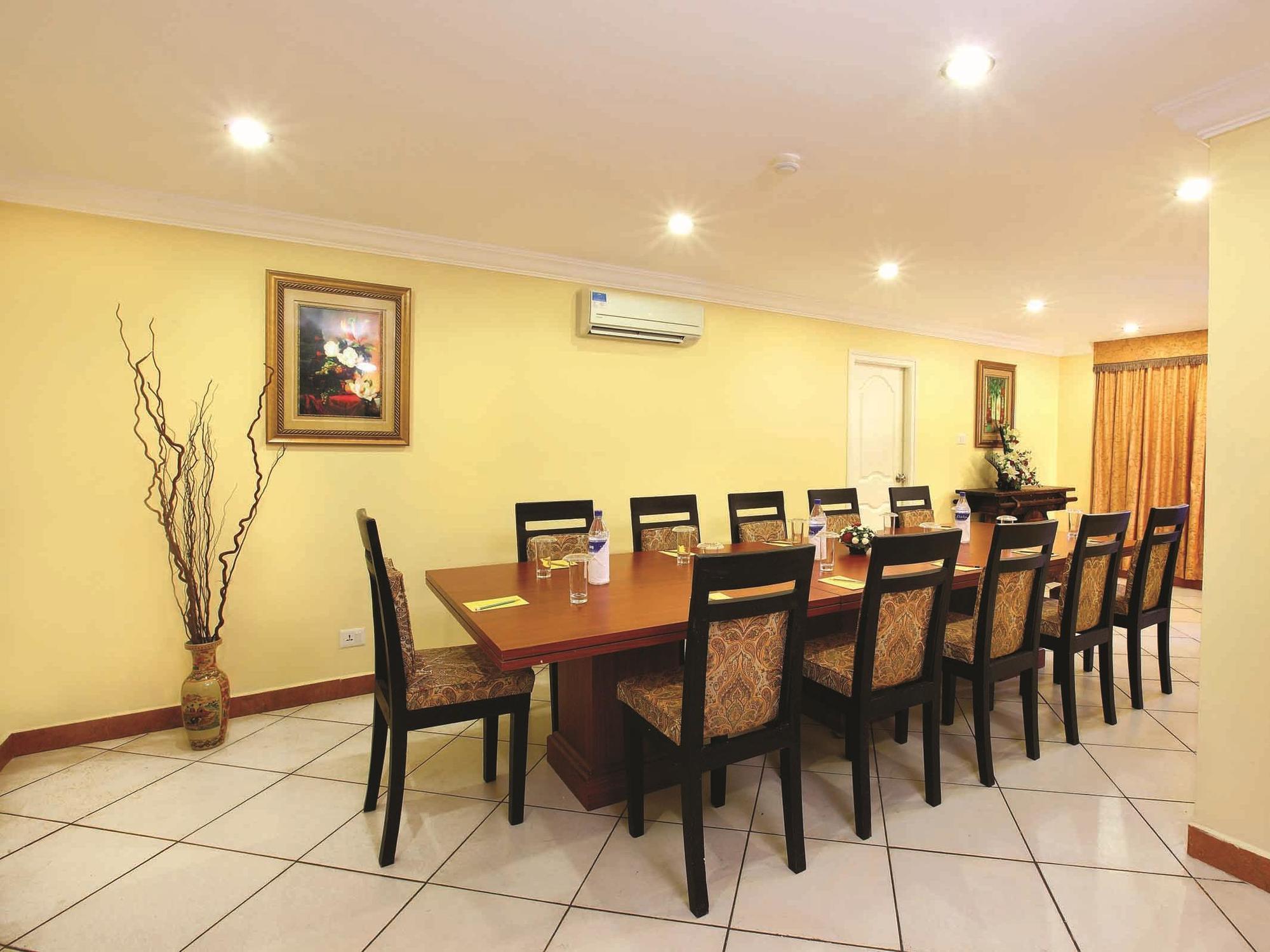 Emarald Hotel Cochin Kochi Ngoại thất bức ảnh