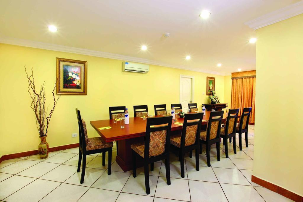 Emarald Hotel Cochin Kochi Ngoại thất bức ảnh