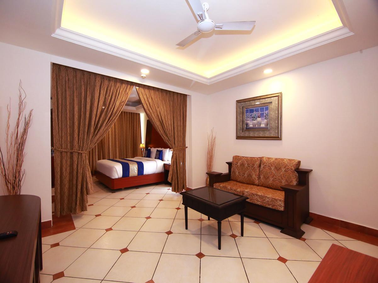 Emarald Hotel Cochin Kochi Ngoại thất bức ảnh
