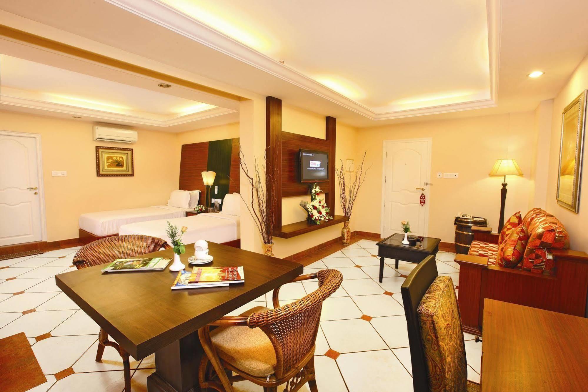 Emarald Hotel Cochin Kochi Ngoại thất bức ảnh