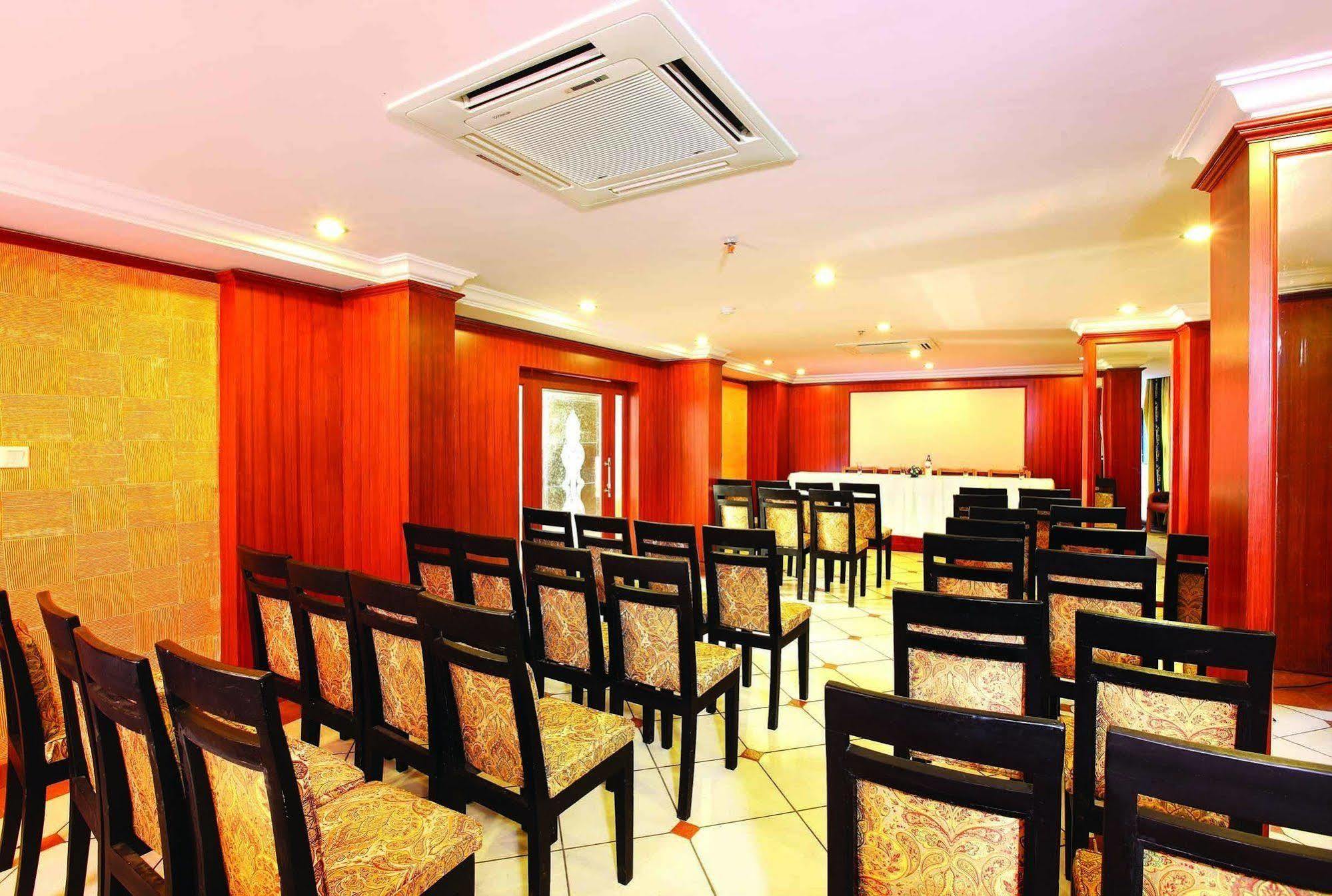 Emarald Hotel Cochin Kochi Ngoại thất bức ảnh