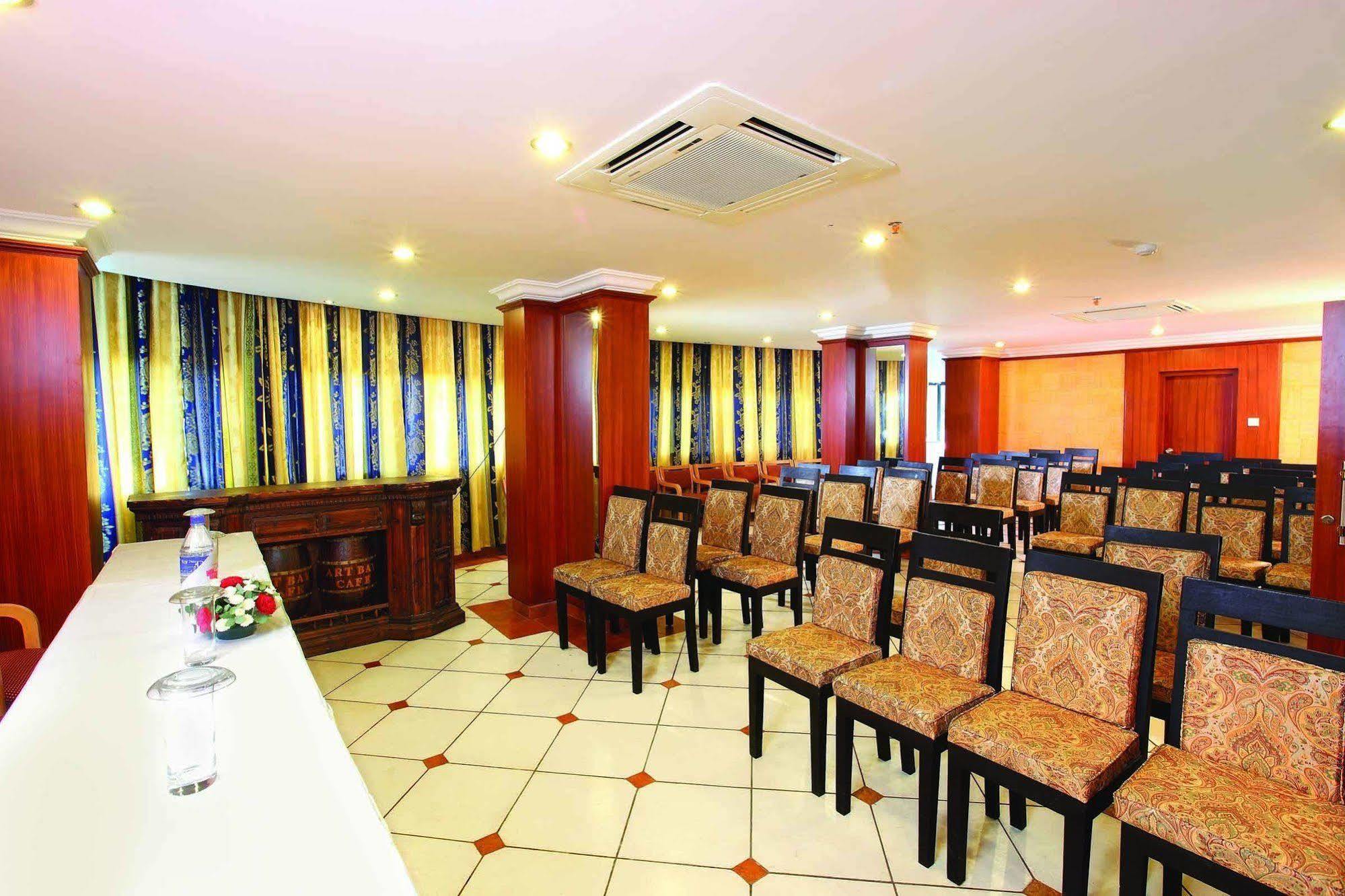 Emarald Hotel Cochin Kochi Ngoại thất bức ảnh