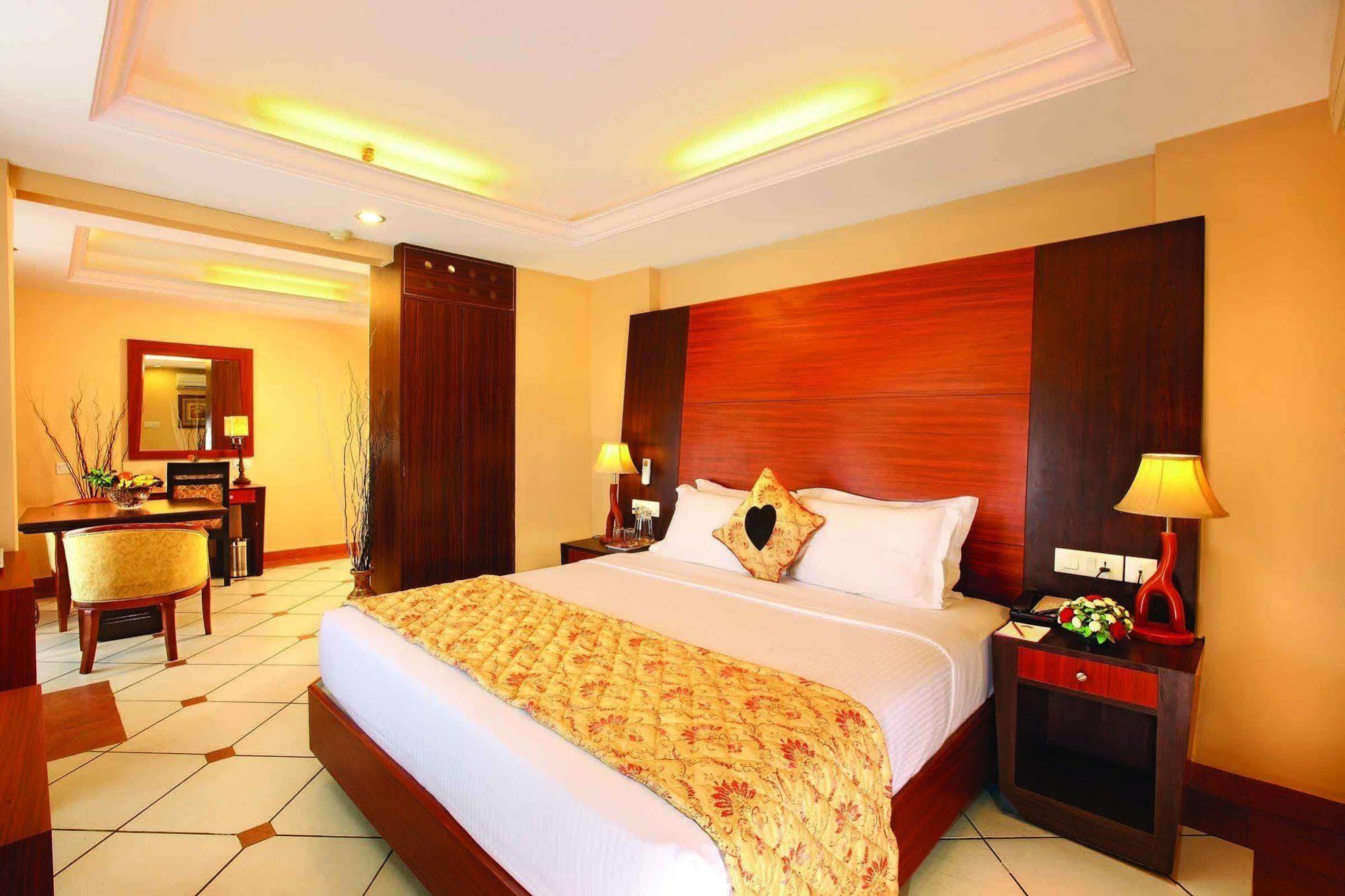 Emarald Hotel Cochin Kochi Ngoại thất bức ảnh