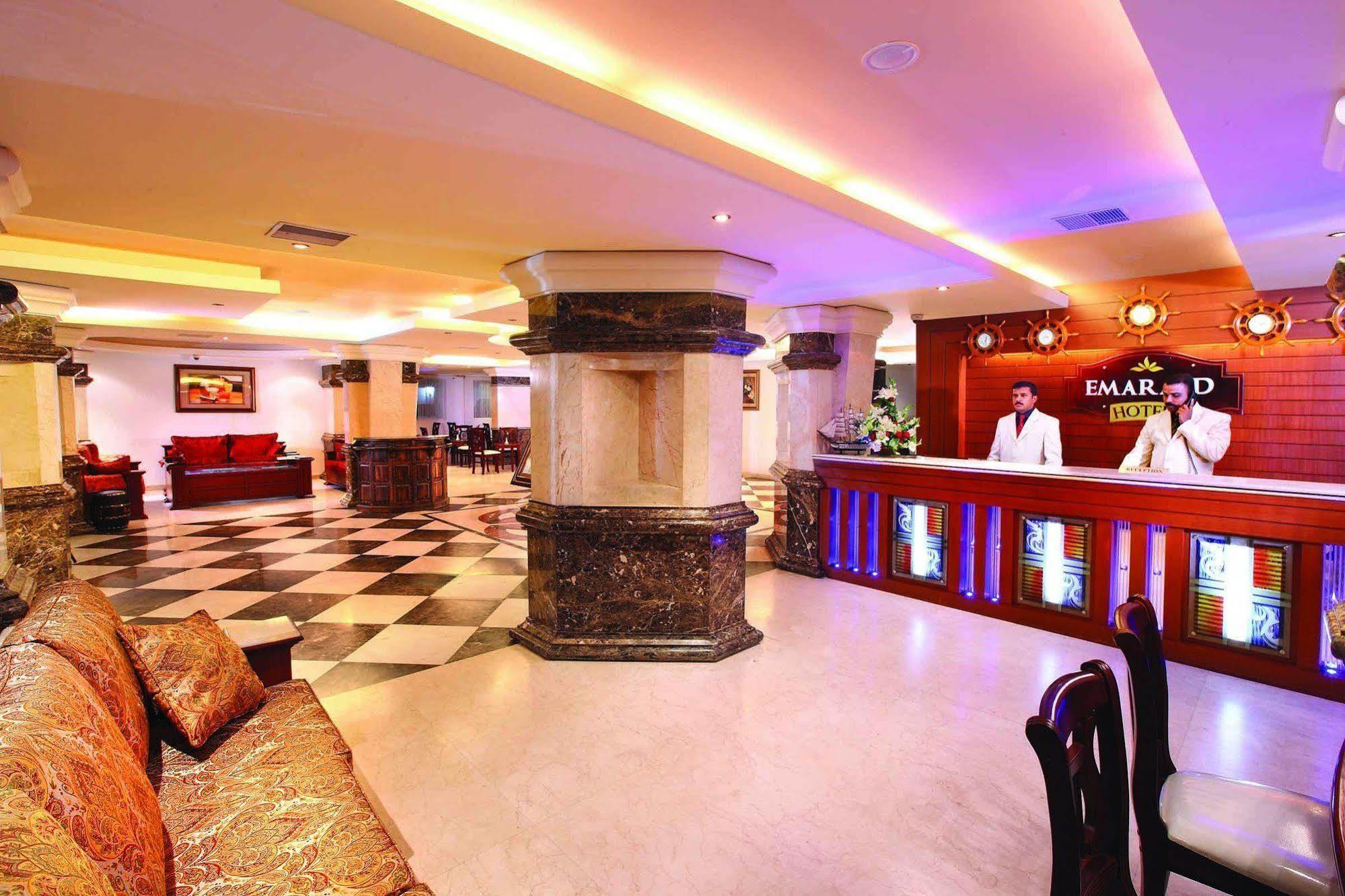 Emarald Hotel Cochin Kochi Ngoại thất bức ảnh