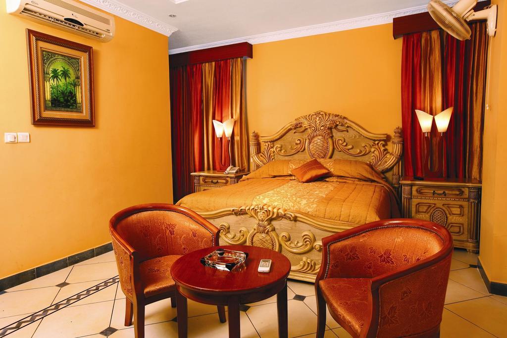 Emarald Hotel Cochin Kochi Ngoại thất bức ảnh