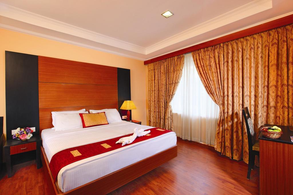 Emarald Hotel Cochin Kochi Ngoại thất bức ảnh