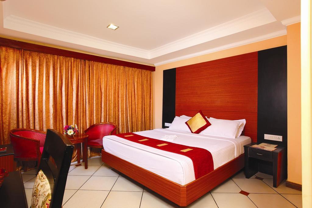 Emarald Hotel Cochin Kochi Ngoại thất bức ảnh