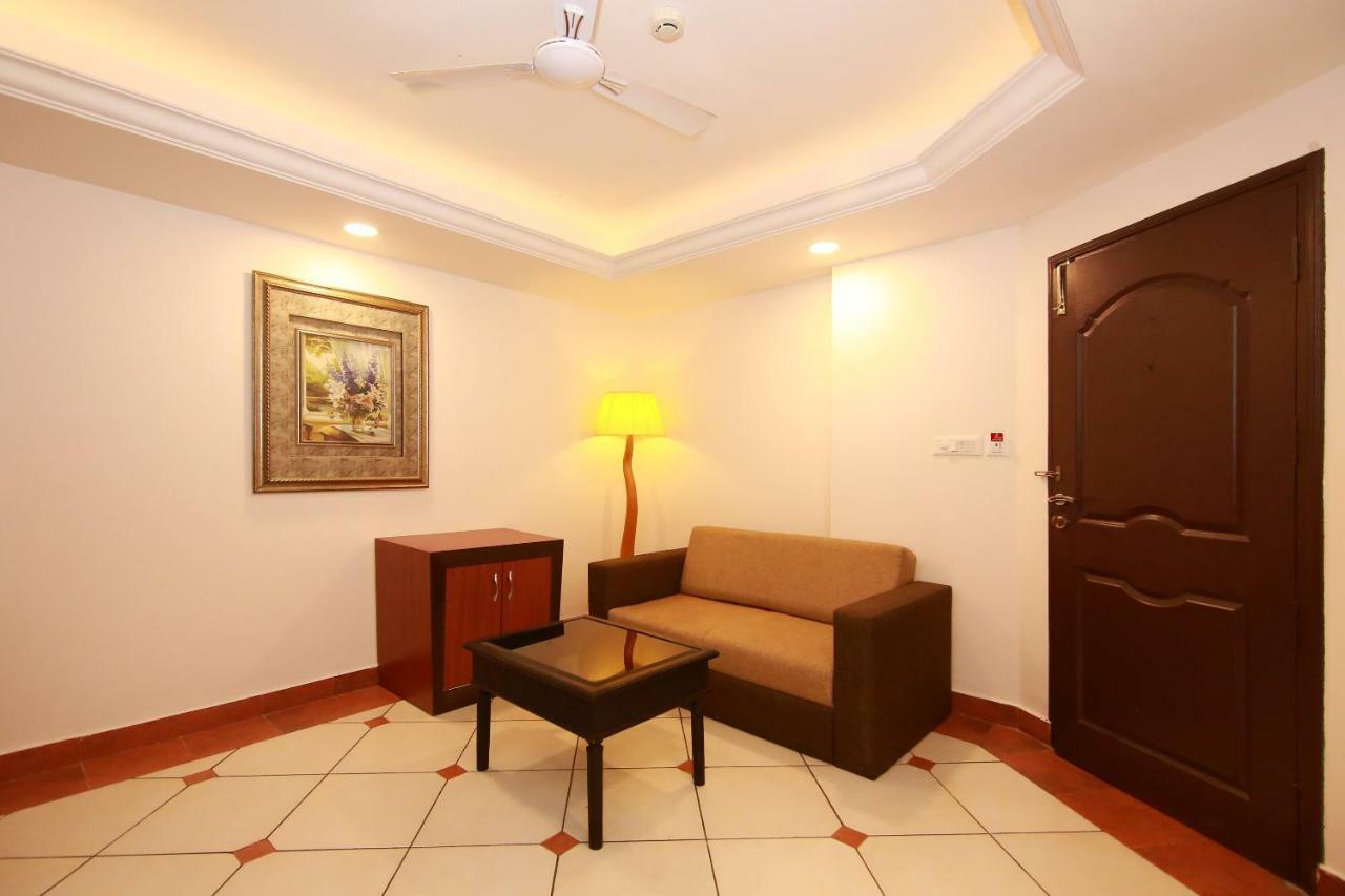 Emarald Hotel Cochin Kochi Ngoại thất bức ảnh